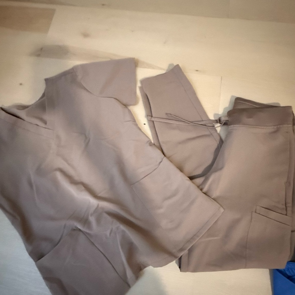 Women's Scrub Set